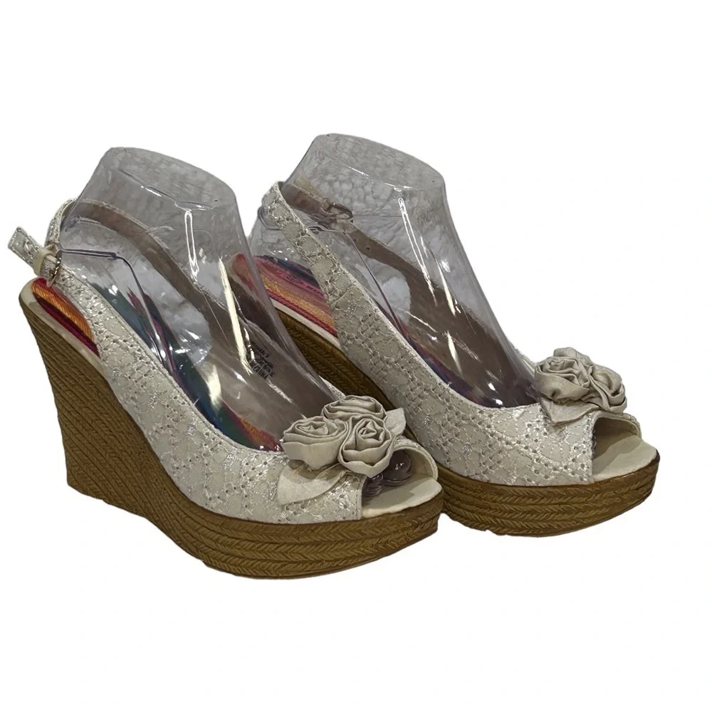 Rock & Candy by ZiGi Karisma Women’s Sandal Peep Toe/Eyelet Cream Size-9 EUC